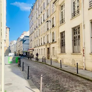 elegant-flat-in-the-historic-center-of.fr-paris.fr/